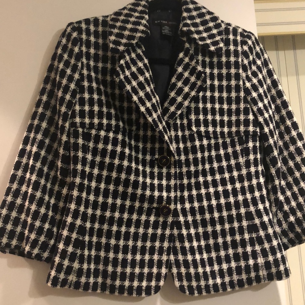 Great looking jacket run small size 4 or 2